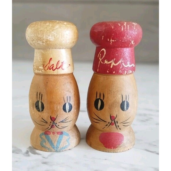 Vintage Wooden Salt & Pepper Shakers With Bunny Face & Chef Hats Shaker Set - Picture 3 of 7